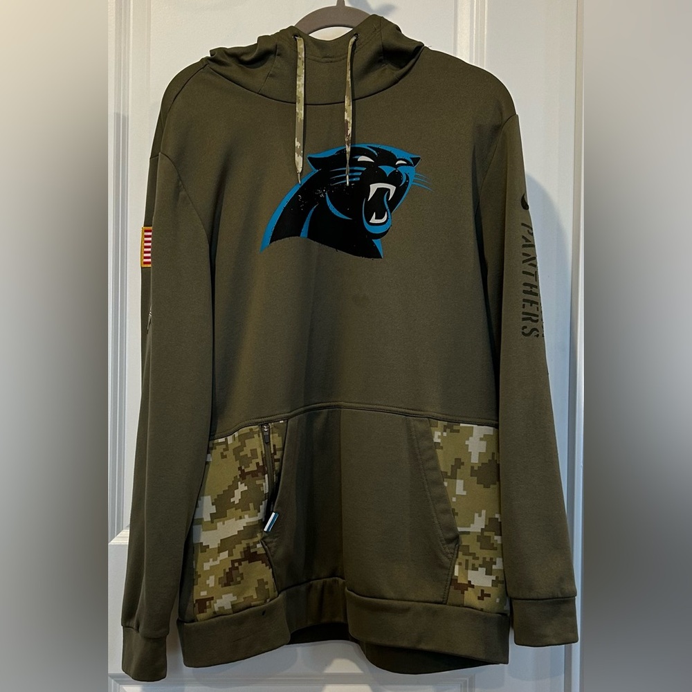 Men’s Carolina Panthers “Salute to Service” hoodie. Size Large. GUC.